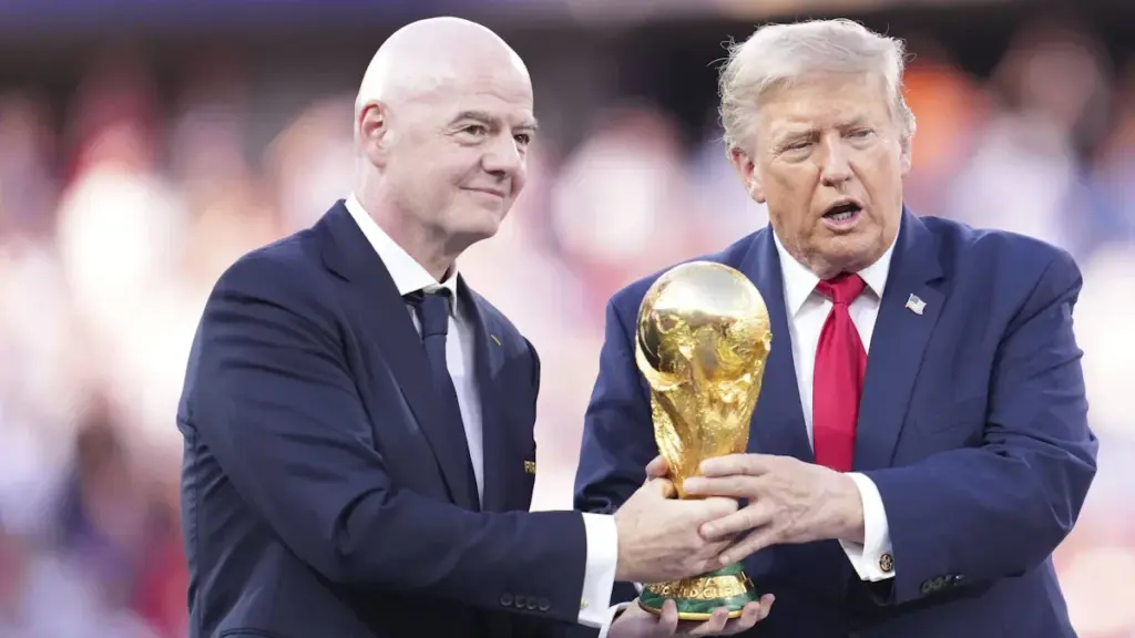 „Größte existenzielle Bedrohung für den Fußball“ - BILD