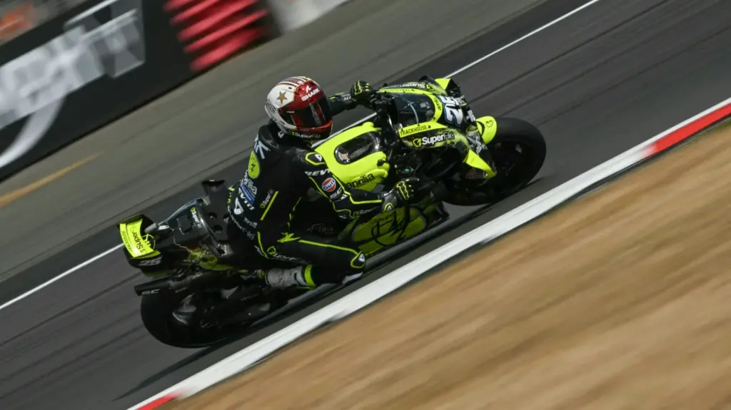 MotoGP-Liveticker Silverstone: Raul Fernandez führt Aprilia-Trio an