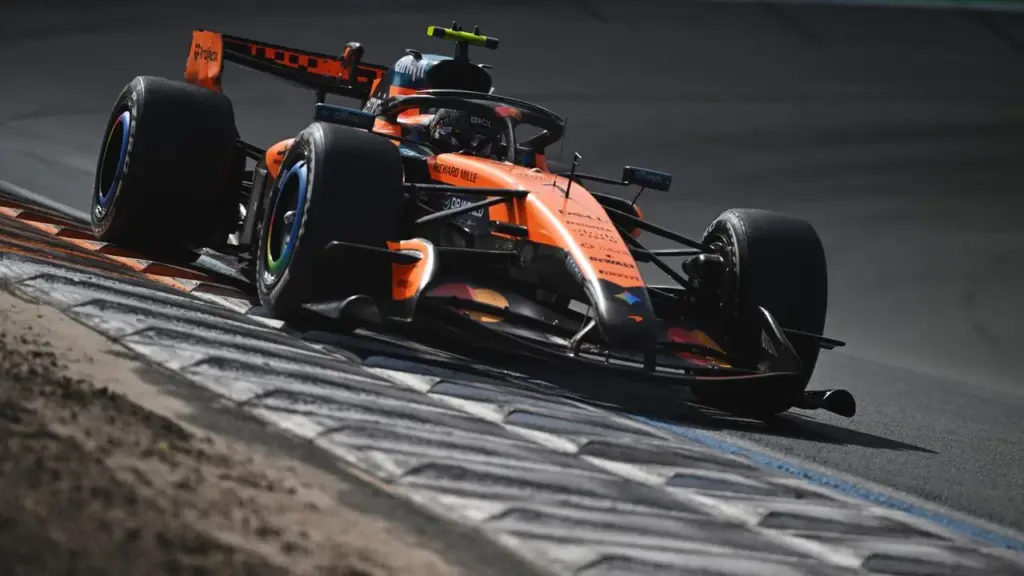 Drama um Max Verstappen bei der Formel 1 – Unfall in der 1. Runde - BILD