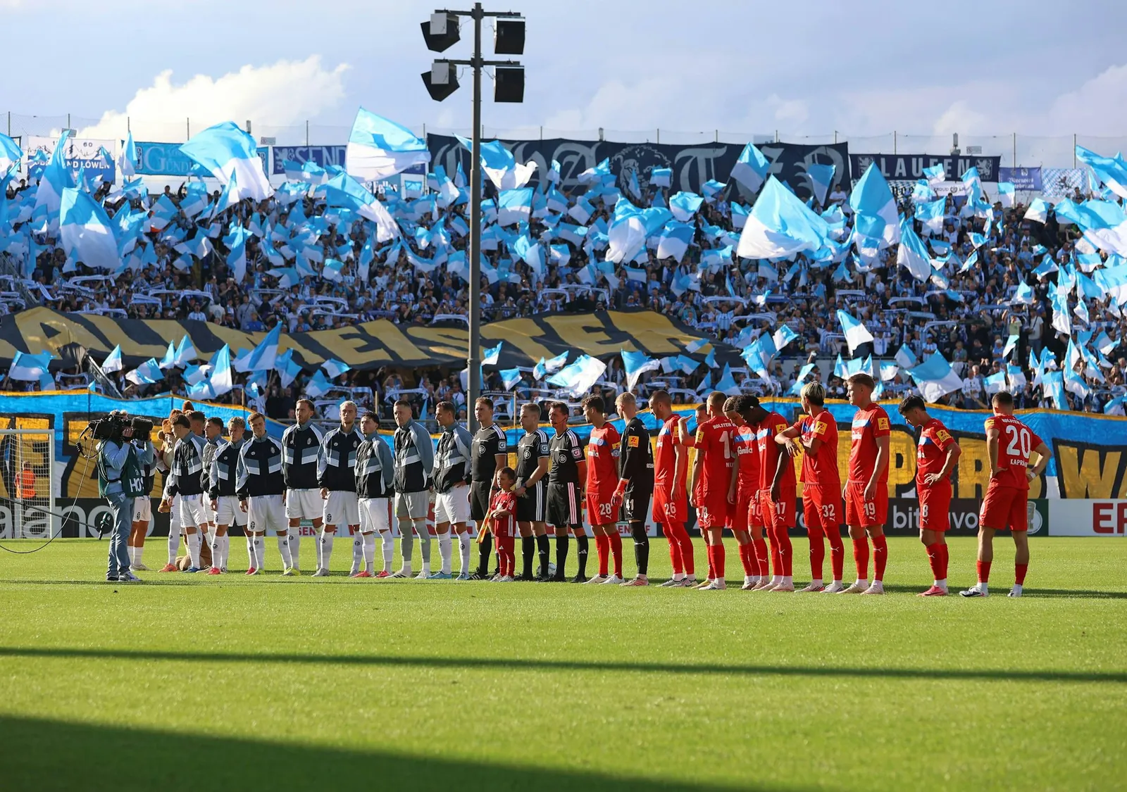 Sechzig Jahre nach Sechzigs erster und einziger deutscher Meisterschaft zogen die Fans eine Choreografie auf, die alles andere als viertklassig war.